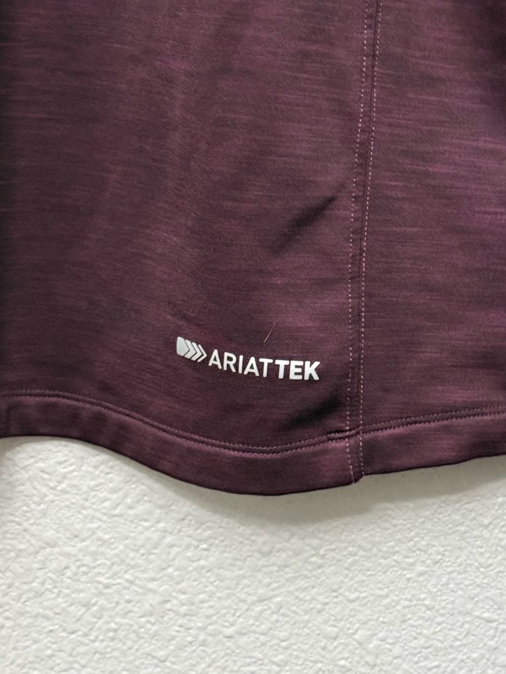 Ariat | Women's Tek Team 1/2 Zip Sweatshirt | Burgundy | Size Medium - Picture 5 of 5